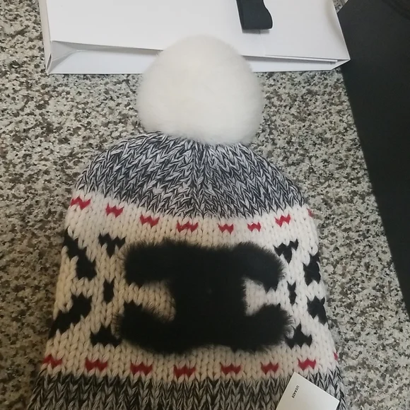 Chanel wool &Lamb Fur Pom-Pom Beanie - Picture 13 of 16